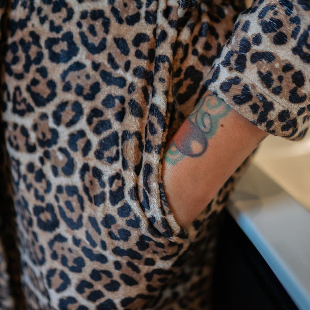 Morgenkåpe i leopard - Image 5